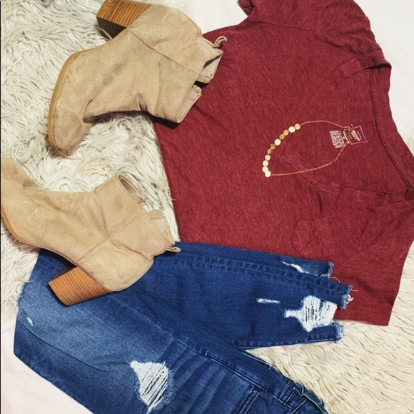 Maroon V-neck - Picture 1 of 4